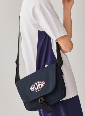 Skechers斯凯奇轻量小巧防泼水邮差包复古潮流单肩斜挎包L125U059