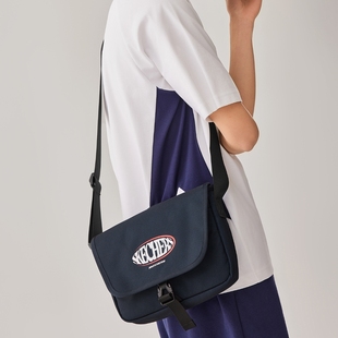 Skechers斯凯奇轻量小巧防泼水邮差包复古潮流单肩斜挎包L125U059