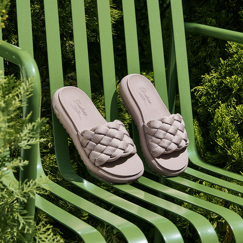 斯凯奇新款纯色时尚休闲凉拖鞋女