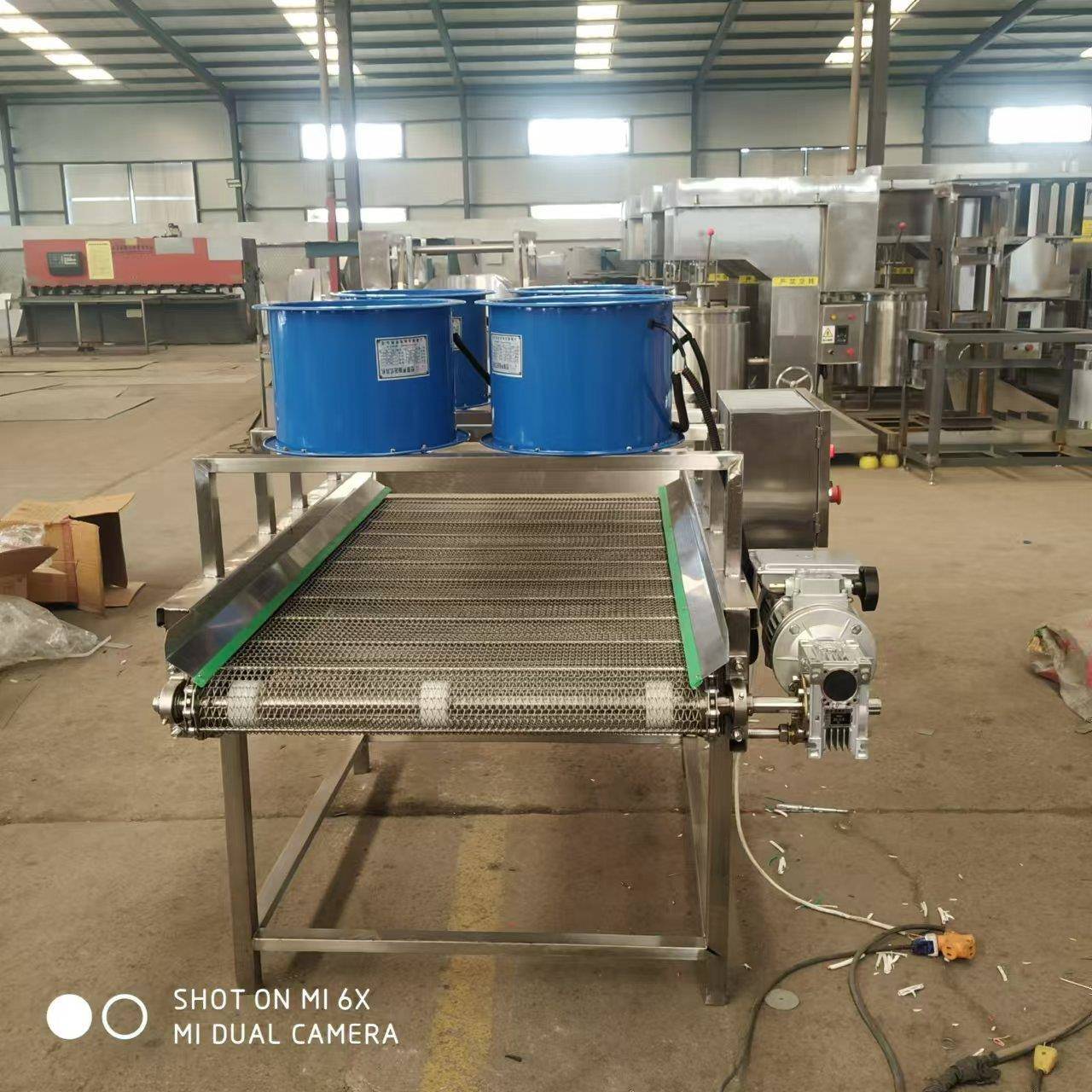 连续式食品除水风干双排风机干燥设备去除表层水分多次翻转风干