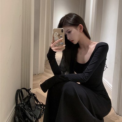 速发气质赫本风长袖连衣裙秋冬性感露背高级感黑色裙子收腰a字长