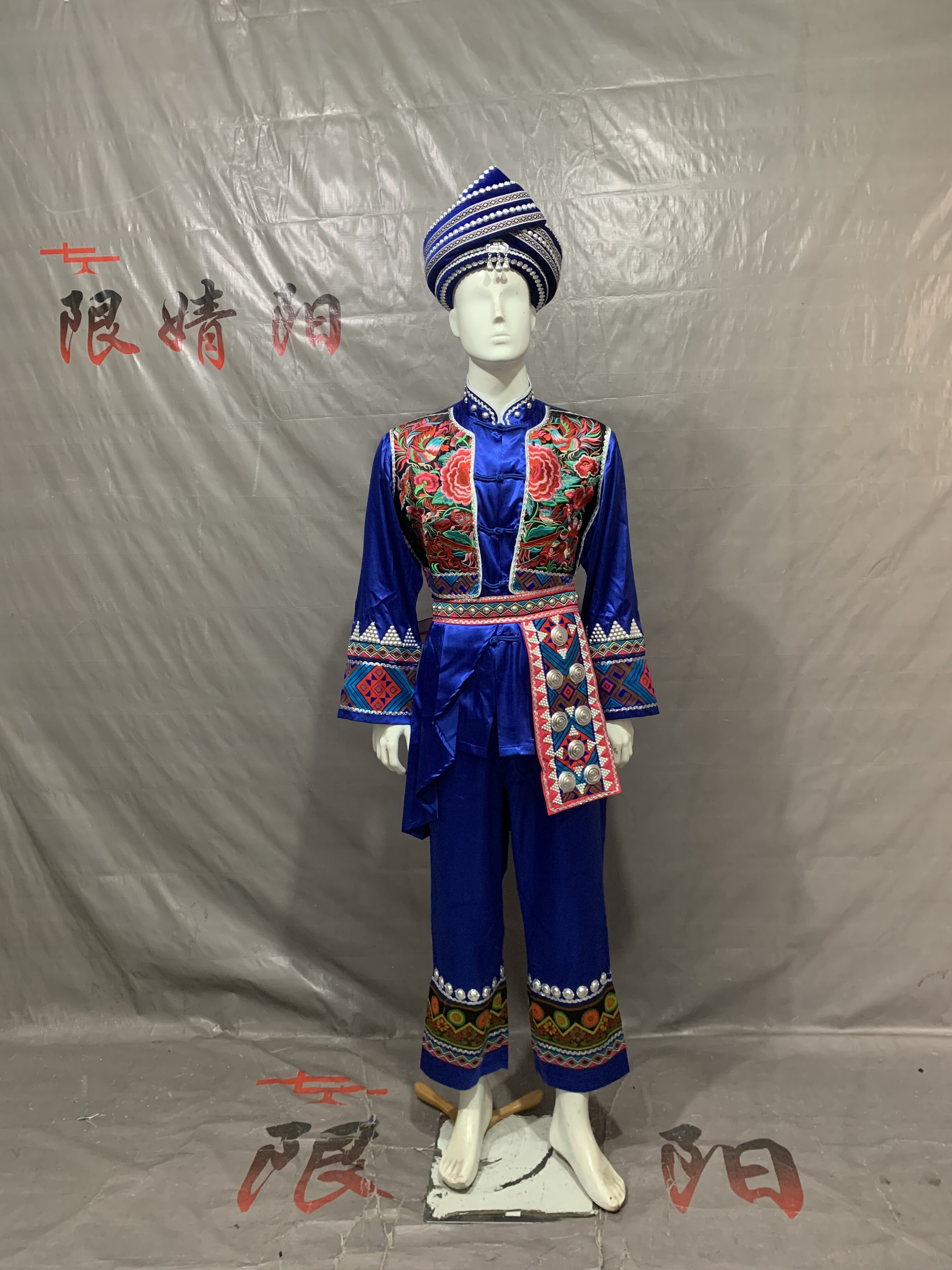 苗族男款新款风民族风手工头戴马甲四件套歌手服旅拍写真服宝蓝色