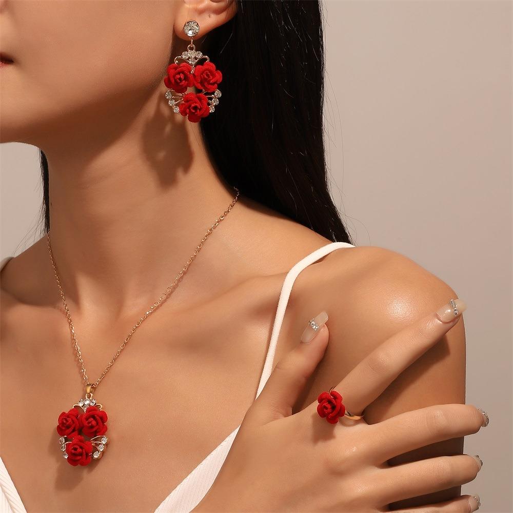 Retro Fashion Rose Necklace Earring Ring Set项链耳环套装