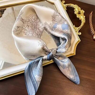 70 silk scarves and square scarves are fashionable 方巾时尚