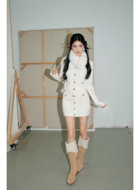 OLIVIA DUO毛领金扣绞花套装名媛风毛领针织上衣包臀短裙两件套