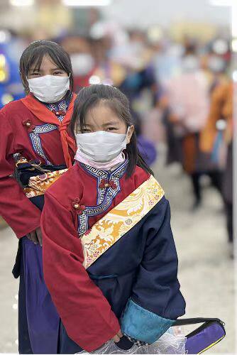 围绕少数民族女童特殊群体，对处于小学、初中、高中阶段在校的少数民族女童开展重点帮扶。