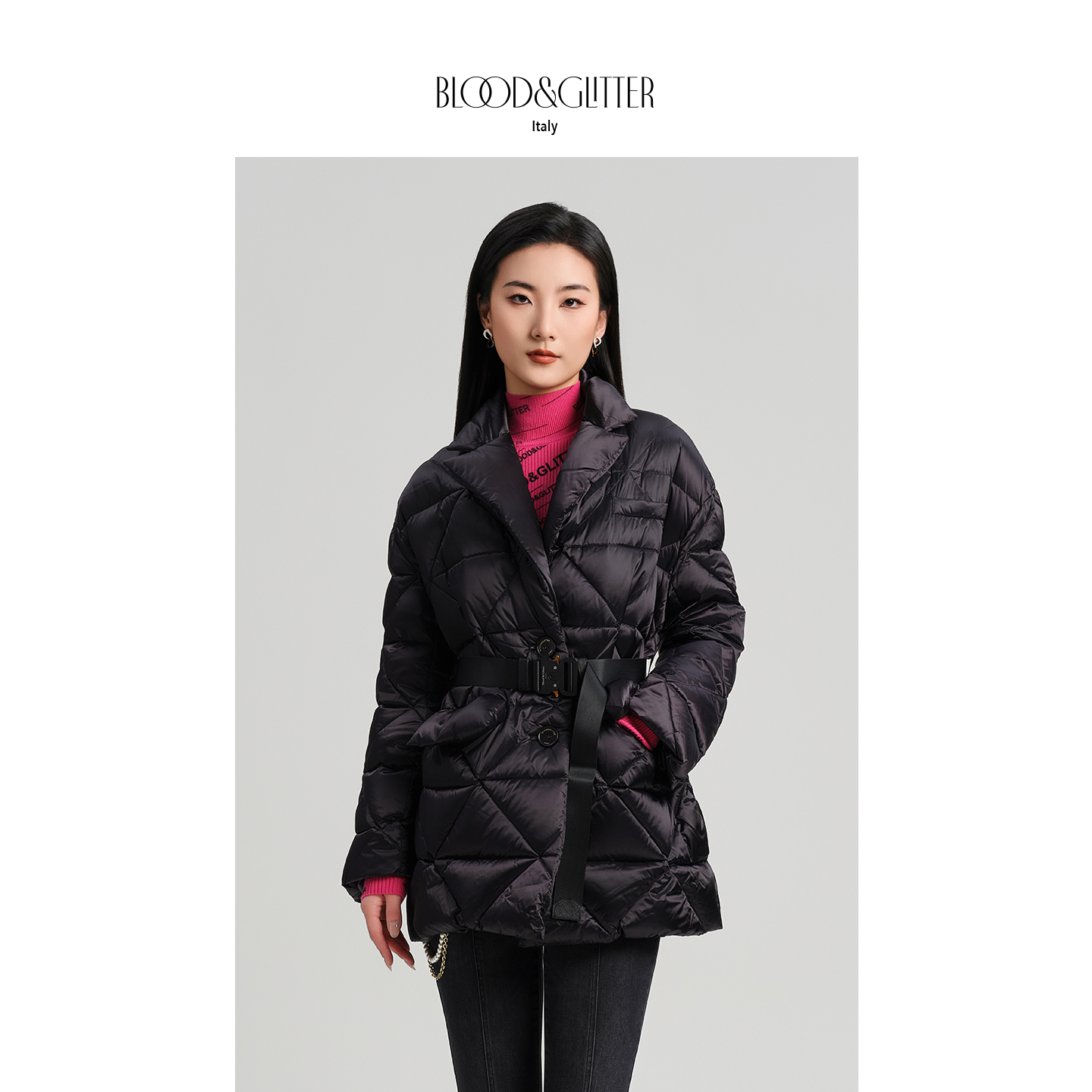 轻盈菱格收腰短款翻领鹅绒羽绒服