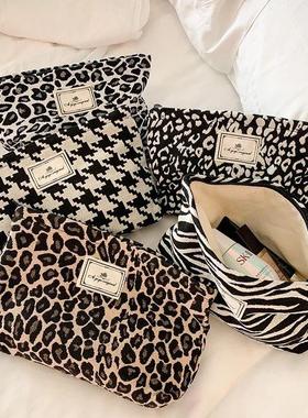 Classic Leopard Print Makeup Bag Zipper Pouch Large Capacity