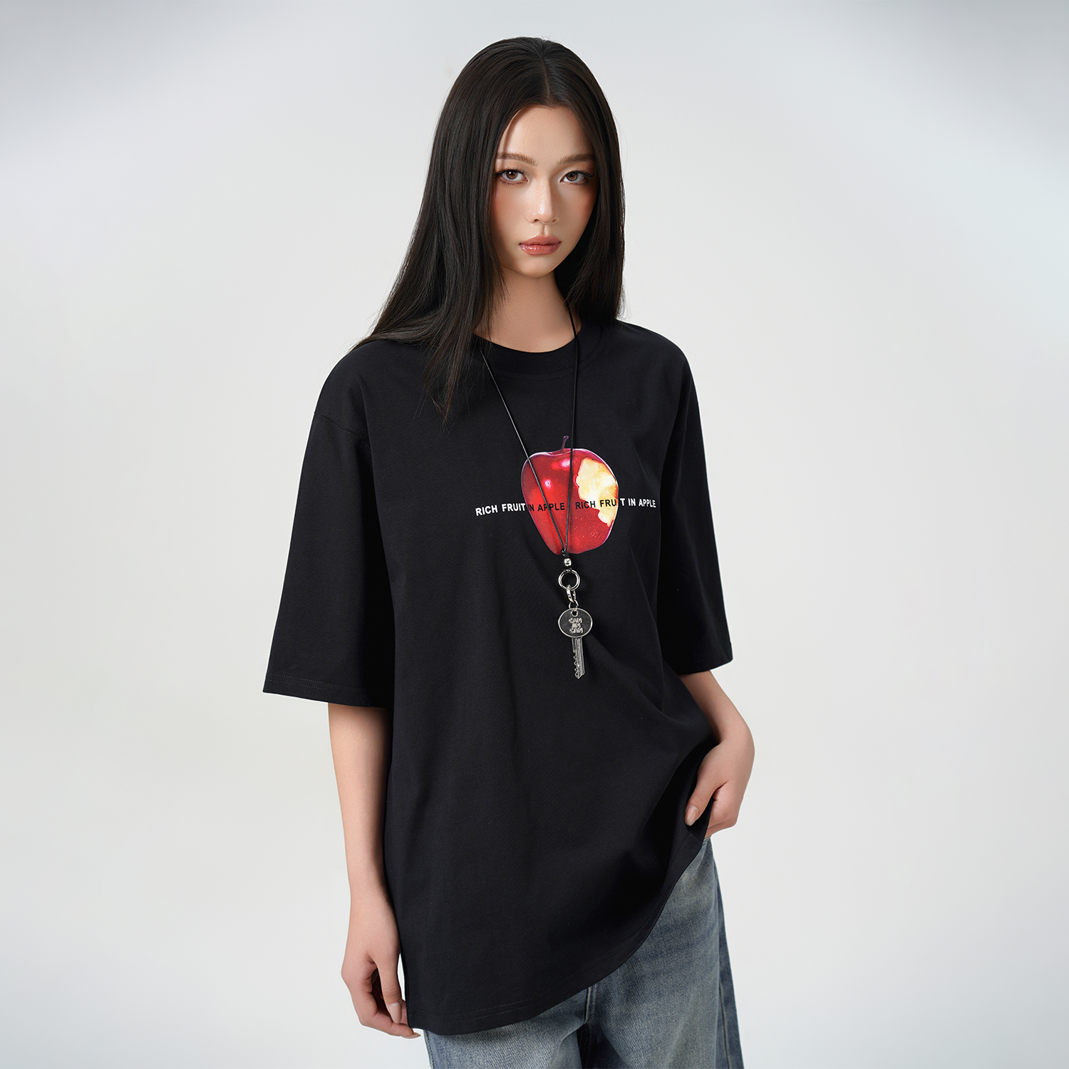 LOUZING苹果印花T恤女夏季2025新款宽松大版短袖黑色慵懒显瘦上衣