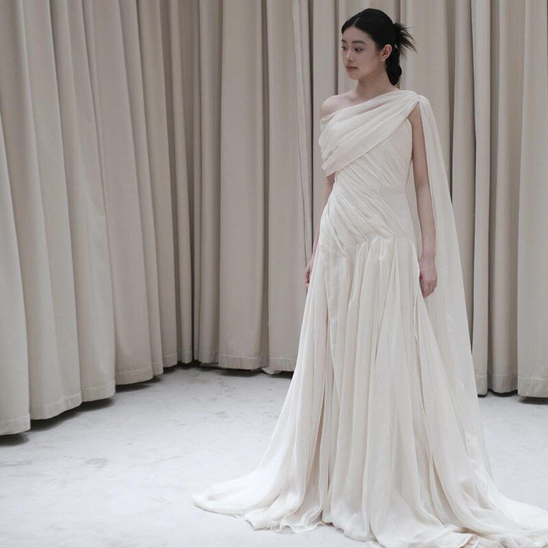 新品森系超仙e轻婚纱气质轻奢小众拖尾出门纱新娘订婚一字肩晨袍