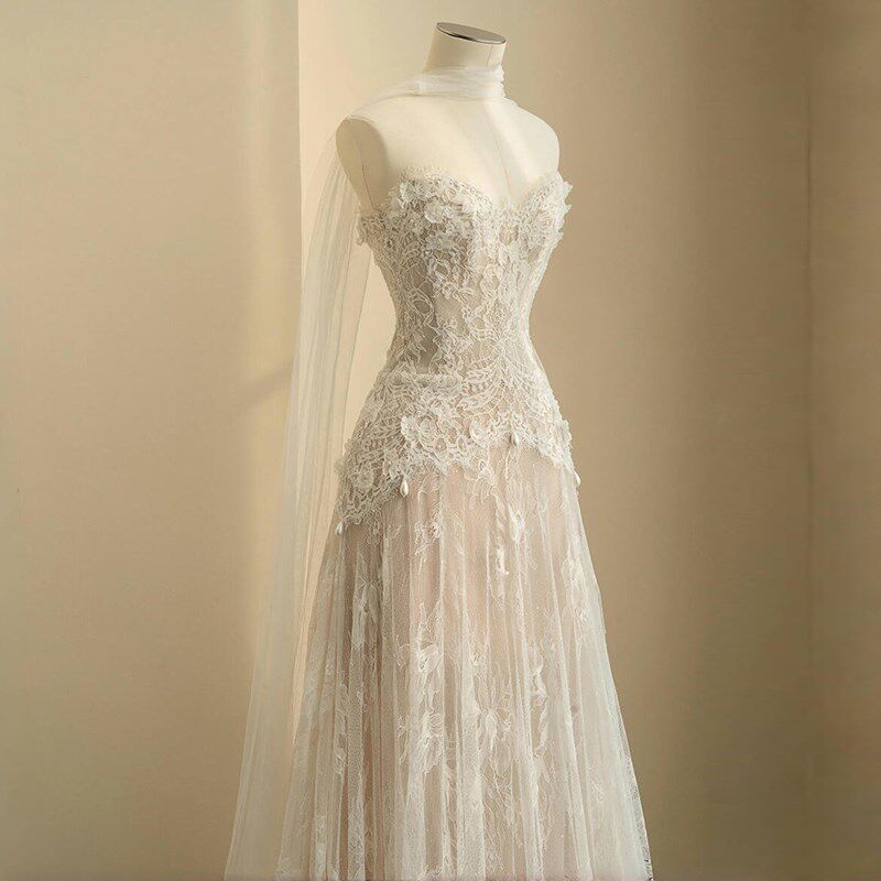 新品蕾丝轻婚纱法式m超仙2025新款抹胸新娘订婚礼服迎宾森系拖尾