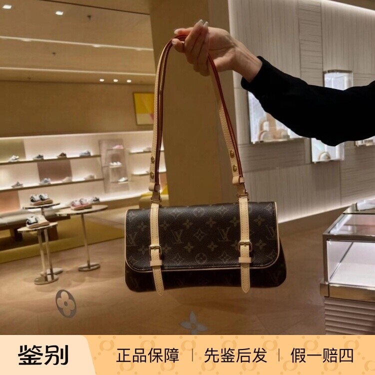 路易威登涂层帆布翻盖邮差女包