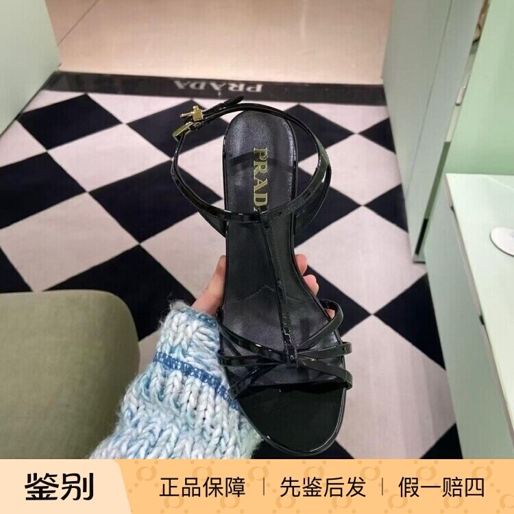 普拉达漆皮牛皮坡跟女士高跟凉鞋