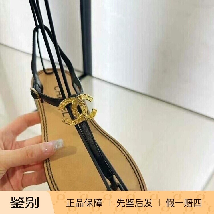 Chanel新款金色双C夹趾平底凉鞋