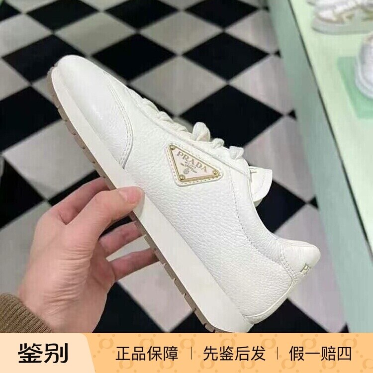 PRADA新款女鞋米白色皮革跑鞋