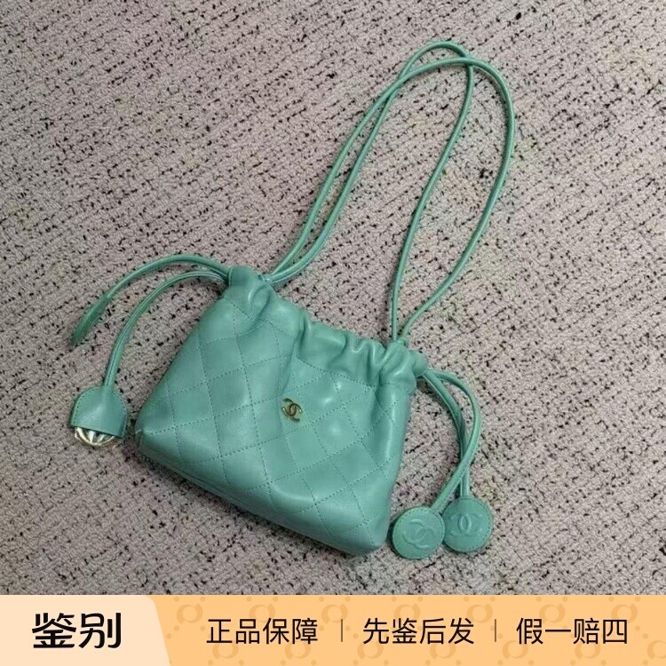 香奈儿羊皮菱格抽绳迷你福袋包
