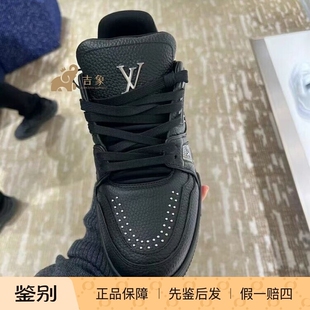 板鞋 粒面牛皮革饰钉TRAINER运动鞋 1ADH59 男鞋 LV路易威登2024新款