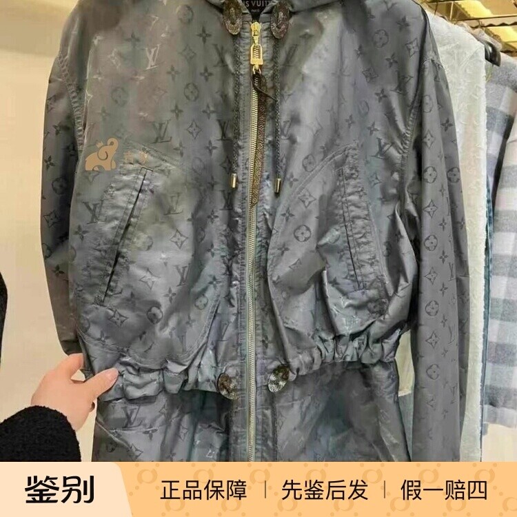 LV/路易威登2025新款女装灰色Monogram印花连帽收腰风衣