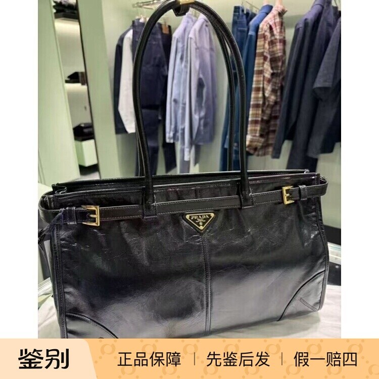 Prada2026新款黑金大号腋下包