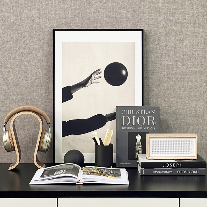 书桌摆件家居饰品复古蓝牙音响原木耳机架黑色磨砂球体样板间软装