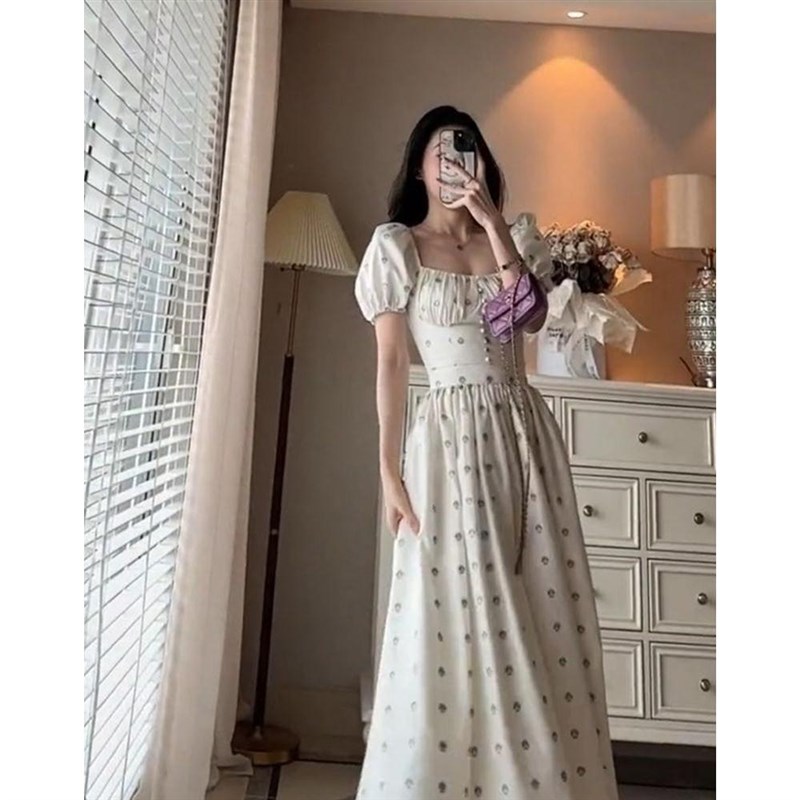 024年法式茶歇方领泡泡袖碎花连衣裙设计感小众收腰大摆长裙女夏