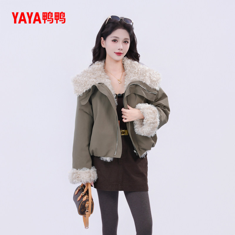 鸭鸭2025冬季新款羽绒服女羊卷毛毛领气质设计感休闲时尚派克外套