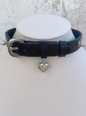 爱心吊坠黑色皮带扣铆钉choker