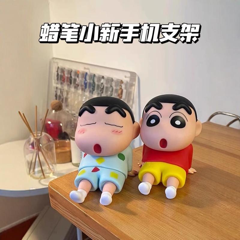 日漫蜡笔小新手办睡袍小新手机支架野原新之助模型公仔桌面摆件