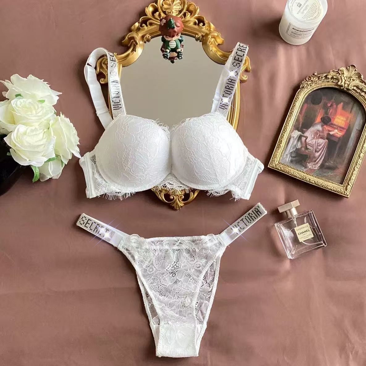 维多利亚内衣女水钻肩带小胸聚拢收副乳性感蕾丝覆面美背文胸套装