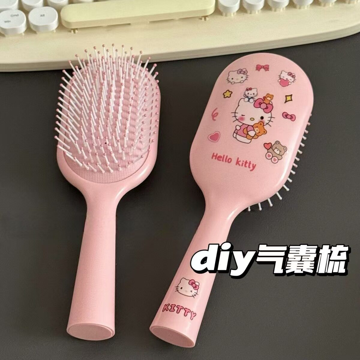 新款ins可爱卡通KT猫梳子粉色便携防静电塑料梳子diy气囊按摩梳子
