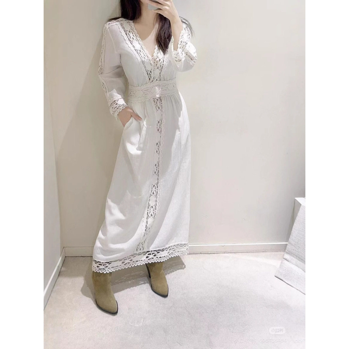法式长袖连衣裙春夏新款高级感蕾丝花边拼接纯欲风深V棉麻连衣裙
