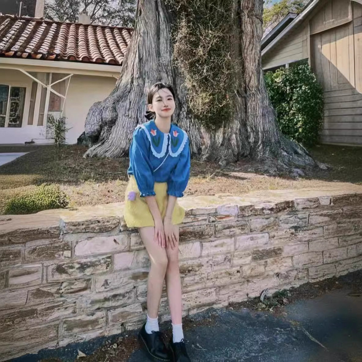 郁金香复古刺绣娃娃领中袖牛仔衬衣女上衣设计感t恤衬衫女高级感