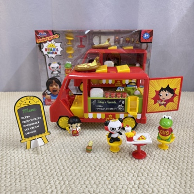 Ryan's world瑞恩的世界蓝色白色大客机飞机披萨车公仔过家家玩具