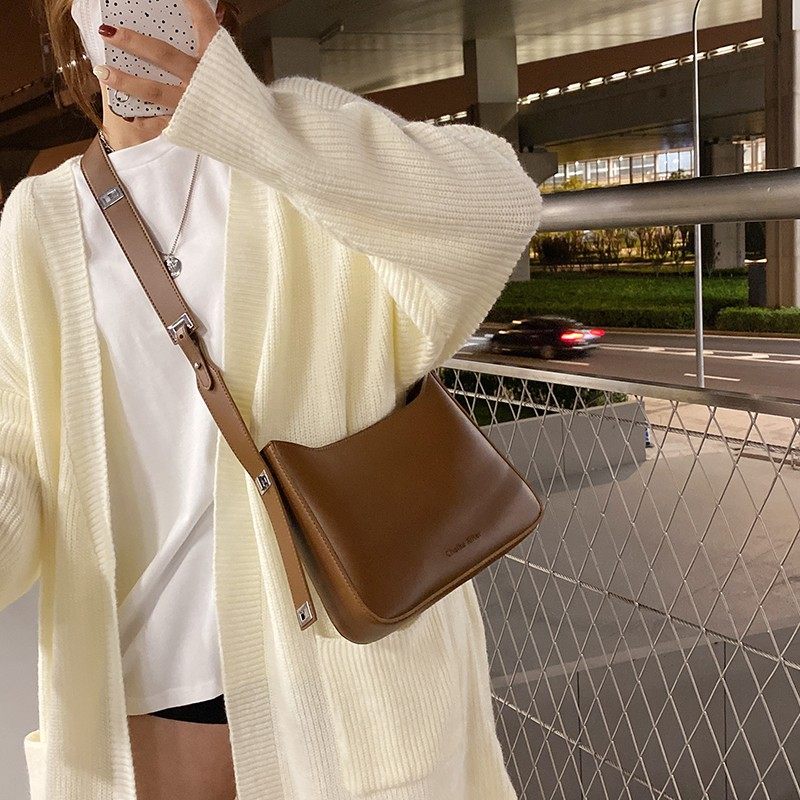 高级感韩版复古百搭斜挎包包女秋冬2021新款潮小众设计单肩腋下包,箱包皮具/热销女包/男包,通用款女包,淘宝优惠券,粉丝福利购,淘宝优惠卷