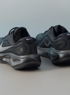耐克男鞋黑色公路跑步鞋春新款NIKE JOURNEY RUN缓震运动鞋