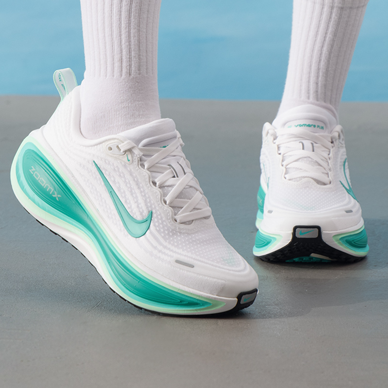 Nike耐克女鞋官方正品跑鞋25冬季新款VOMERO PLUS休闲鞋运动鞋女