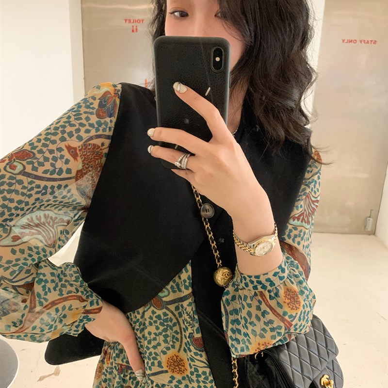 速发任小艺黑小休闲马甲独计感小众外穿短款色背心设特设计上衣