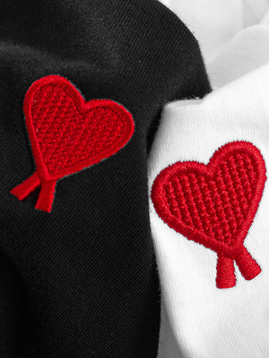 2件减5元3件减10元爱心刺绣T恤