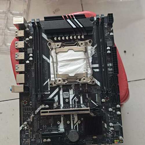 议价科脑X99D4M4主板 成色还可以 痕迹。支