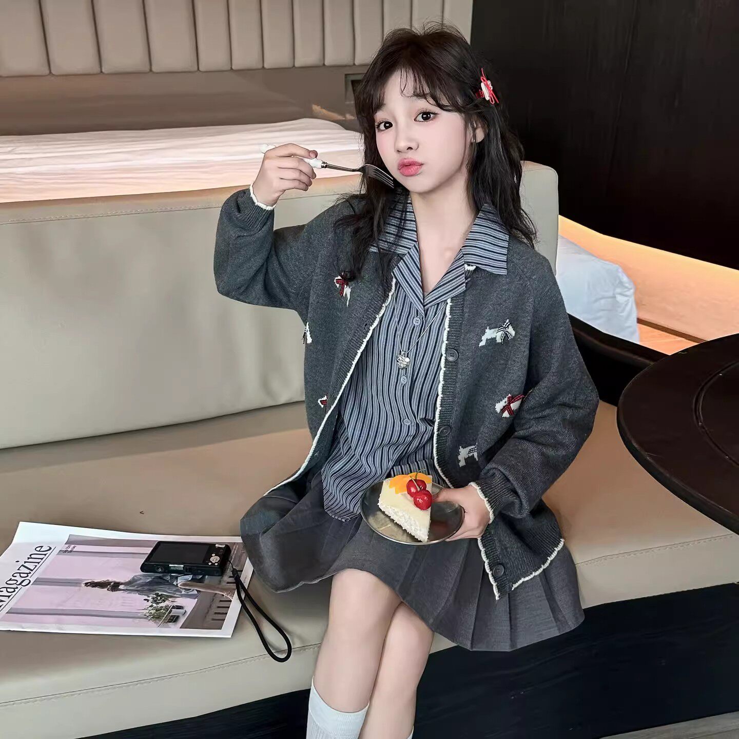 女童卡通针织开衫春秋装2026套装新款洋气毛衣开衫韩系学院百褶裙