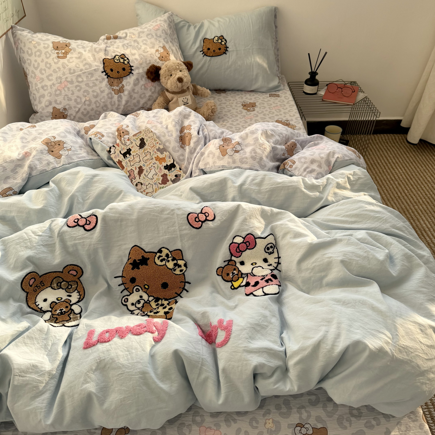 少女浅蓝软萌猫咪毛巾绣四件套