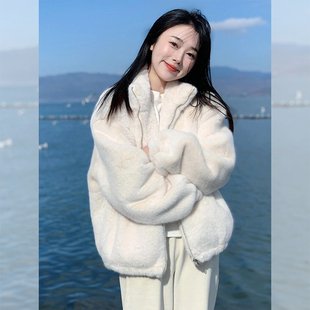 小香风白色羊羔毛绒外套女冬季2025新款加绒加厚毛茸茸立领棒球服