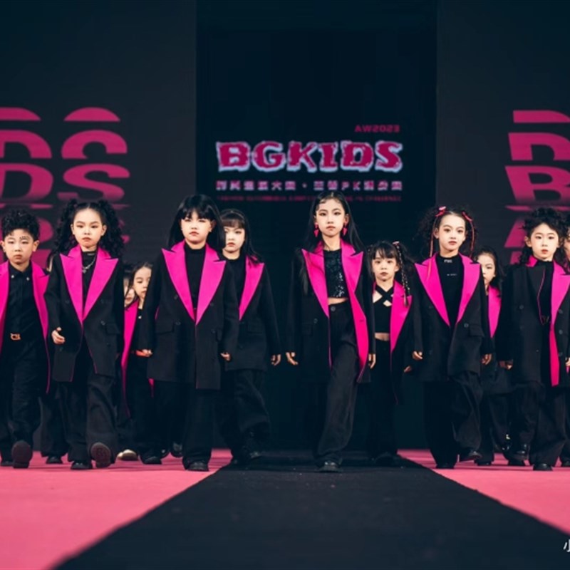 女童车模粉红主题潮服新款走秀潮服女童走秀时尚西服冬儿童礼服