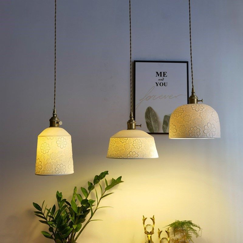 日式复古黄铜白色绣花陶瓷吊灯简约创意餐厅吧台卧室床头玄关灯具