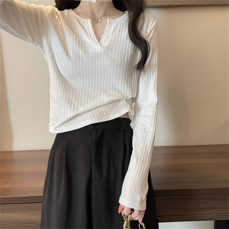 白色打底衫女内搭春秋长袖t恤女2021年新款修身v领chi短款上衣女