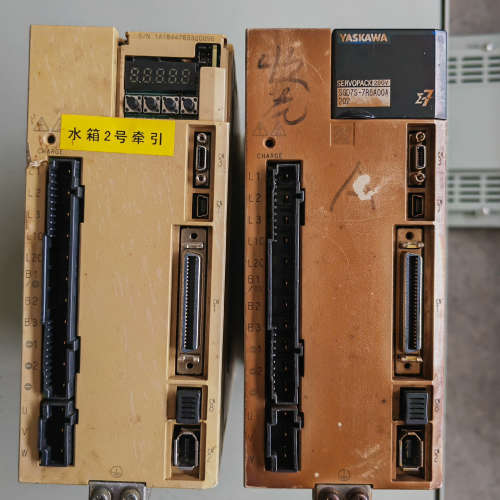 议价SGD7S-7R6A00A伺服驱动器 1KW伺服驱动器