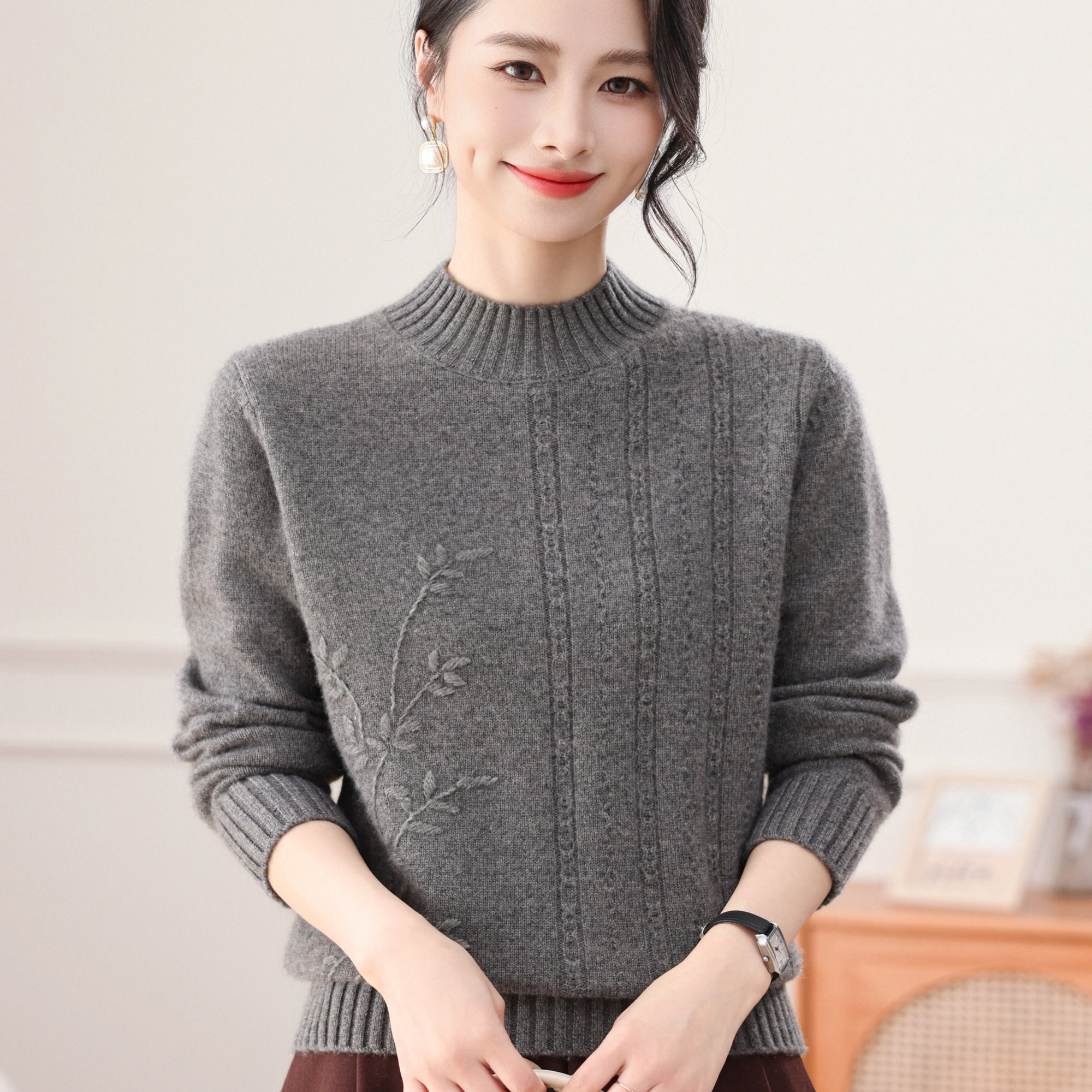 琪飞佳族冬季新款蚕丝羊绒毛衫