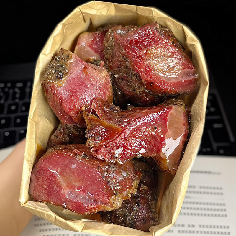 越嚼越香 韧而不柴美式烤牛肉黑胡椒味牛肉粒熟食包装休闲小零食