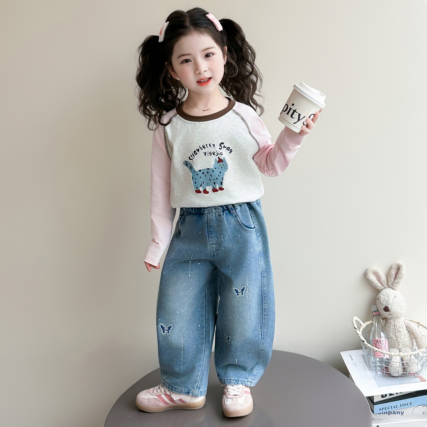 女童卡通刺绣牛仔长裤春季新款洋气韩系直筒裤蓝色潮
