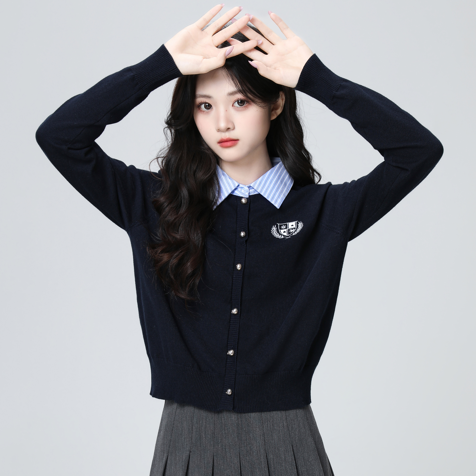 藏青色假两件针织开衫女春秋2025秋季新款学院风衬衫拼接短款上衣